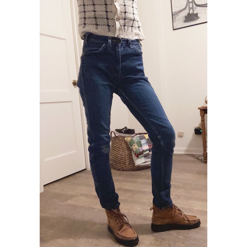 Orange tag student fit Levi’s.